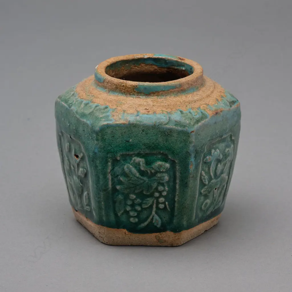 Asian stoneware jar, Image 1++